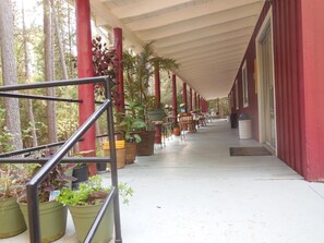 Interior - Yosemite Paradise Inn (Coulterville)