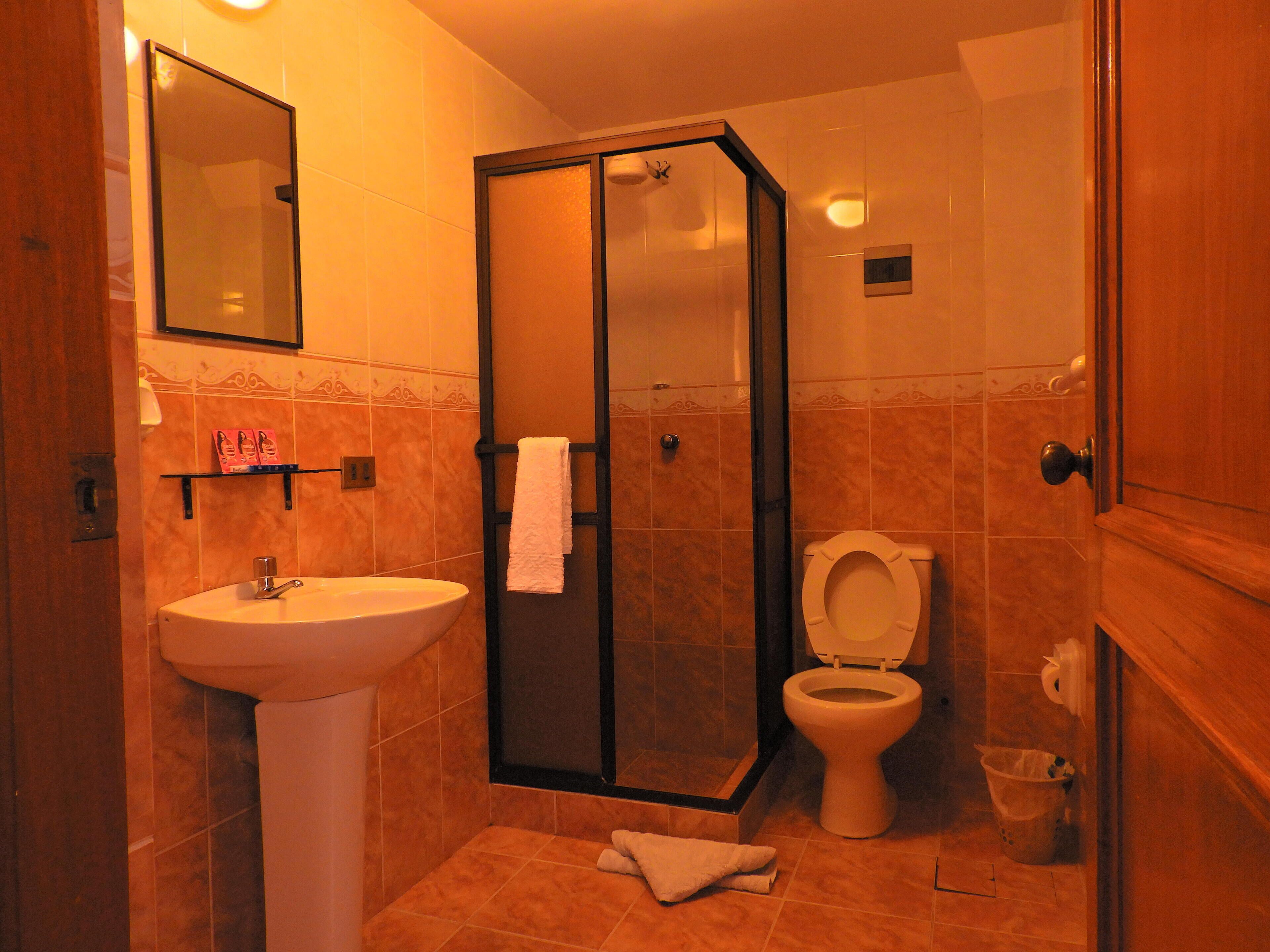 Comfort Triple Room | Bathroom