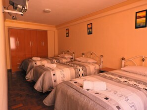 Kolmen hengen comfort-huone | Kannettavalle tietokoneelle sopiva työtila, ilmainen Wi-Fi