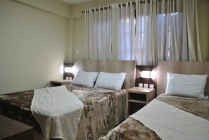 2 quartos, ferros/tábuas de passar roupa, berços (sobretaxa)