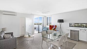 48-Zoll-Flachbildfernseher mit Digitalempfang, Fernseher, DVD-Player