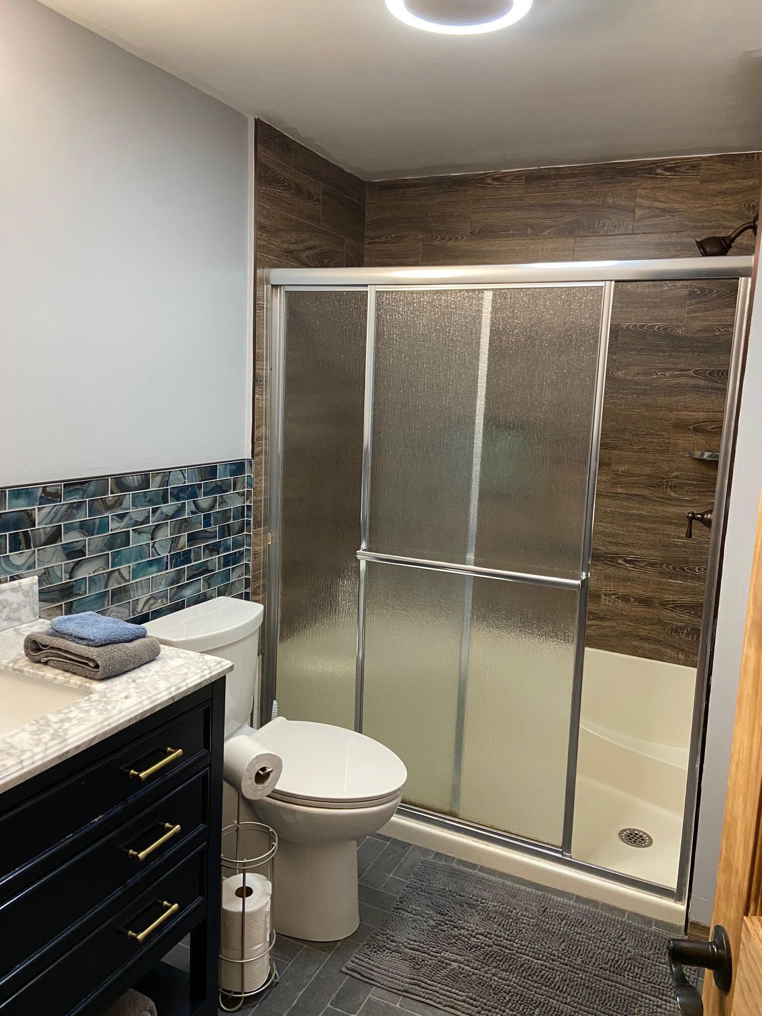 Combined shower/tub, hair dryer, towels, soap