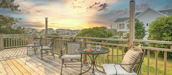 Breathtaking Sunsets On Back Bay- Your Sandbridge Escape Awaits!