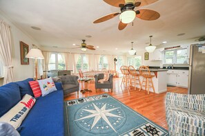 Smart TV, Netflix, Hulu, DVD player - Breathtaking Sunsets On Back Bay- Your Sandbridge Escape Awaits! (Virginia Beach)