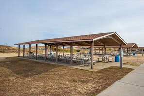 Outdoor dining - Breathtaking Sunsets On Back Bay- Your Sandbridge Escape Awaits! (Virginia Beach)