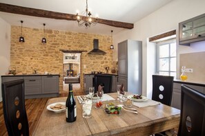 Dining - BISE stylish 1600 SF wifi (Vitrac)