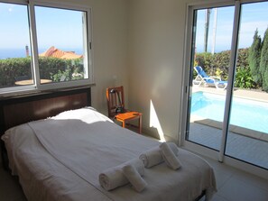 3 bedrooms, iron/ironing board, travel crib, free WiFi - CASA IVA 3 bedroom, 3 bathroom house with swimming pool and sea views (Estreito da Calheta)