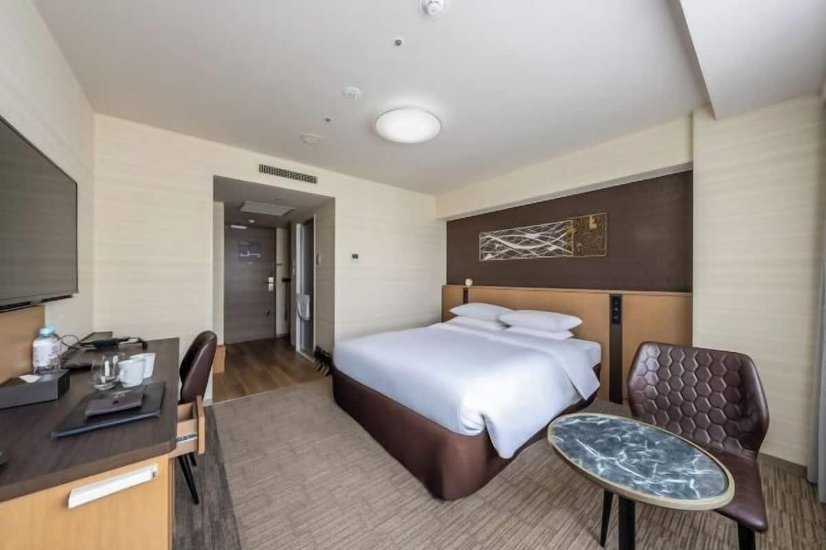 Desk, free WiFi, bed sheets, wheelchair access