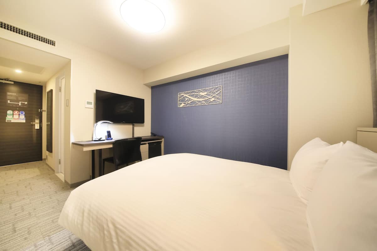 1 bedroom, desk, free WiFi, bed sheets