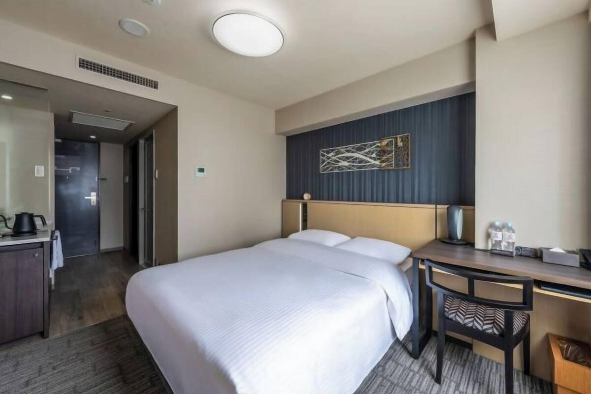 Desk, free WiFi, bed sheets, wheelchair access