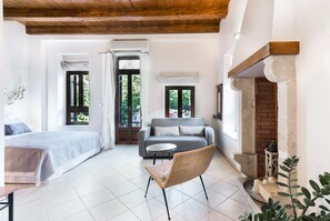 1 bedroom, Internet, bed sheets - Bright newly decorated central apartment (Chania)