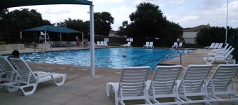 SeaWorld and Lackland AFB, Families & Seniors, Nice and Comfortable Home