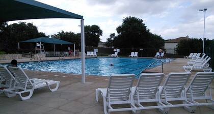 SeaWorld and Lackland AFB, Families & Seniors, Nice and Comfortable Home