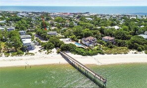 Beach nearby, sun-loungers, beach towels