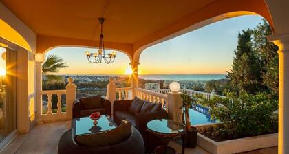 Large Luxury Family Villa 500m From Beach