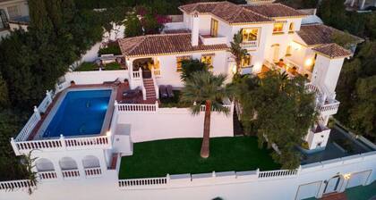 Large Luxury Family Villa 500m From Beach