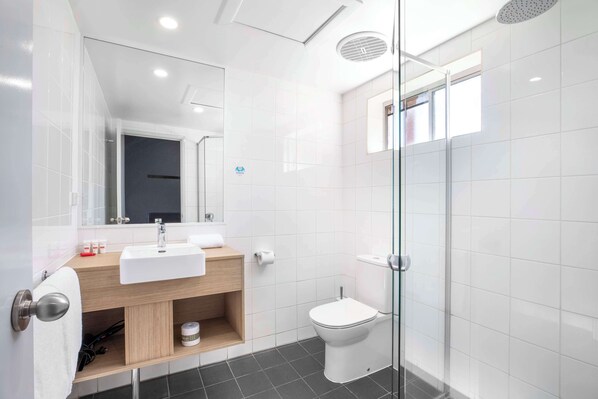 Bathroom - Nightcap at Horse and Jockey Hotel Warwick (Warwick)