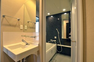 Habitación, para no fumadores (Regular) | Baño | Tina y regadera independientes y amenidades de baño gratuitas 