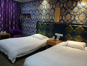 Deluxe Twin Room | Desk, blackout curtains, free WiFi