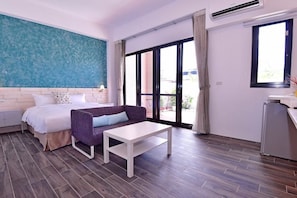 Superior Double Room, Balcony | Desk, blackout drapes, free WiFi - Cimei Inn (Hengchun)