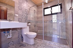 Family Quadruple Room | Bathroom - Cimei Inn (Hengchun)