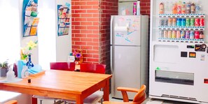 Fridge, microwave, stovetop, rice cooker - Guest House Kominka Nagomi (Izumisano)