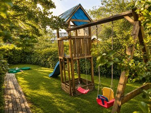 Children's area - Top vacation home,7 p.,sauna,2 baths,WLAN,fireplace,beach kitchen,terrace,dog,playground (Dornum)
