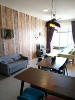 Family Apartment, 2 Bedrooms | Dining room