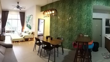 Apartemen Keluarga, 2 kamar tidur | Area keluarga | TV LED