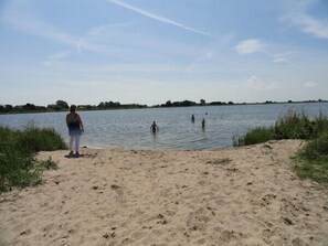 Plage à proximité, chaises longues