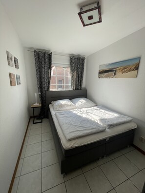 2 Schlafzimmer, Reisekinderbett, kostenloses WLAN, Bettwäsche