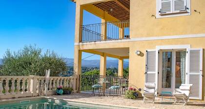 Spacious Apartment with Heated Pool & Parking