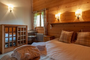 6 Schlafzimmer, Zimmersafe, Bügeleisen/Bügelbrett, Reisekinderbett