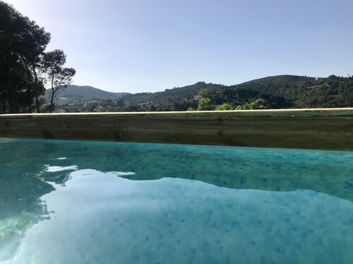 Contemporary comfortable & warm cottage in the heart of nature. Great view. SWIMMING POOL