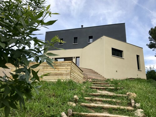 Contemporary comfortable & warm cottage in the heart of nature. Great view. SWIMMING POOL