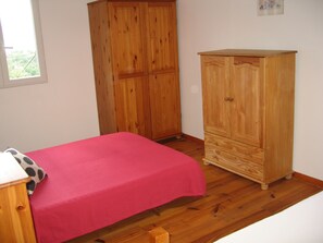 3 chambres, fer et planche à repasser, lit parapluie, Wi-Fi