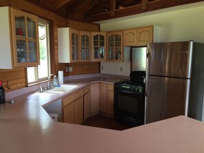 Refrigerador, horno, parrilla de estufa y cafetera y tetera 