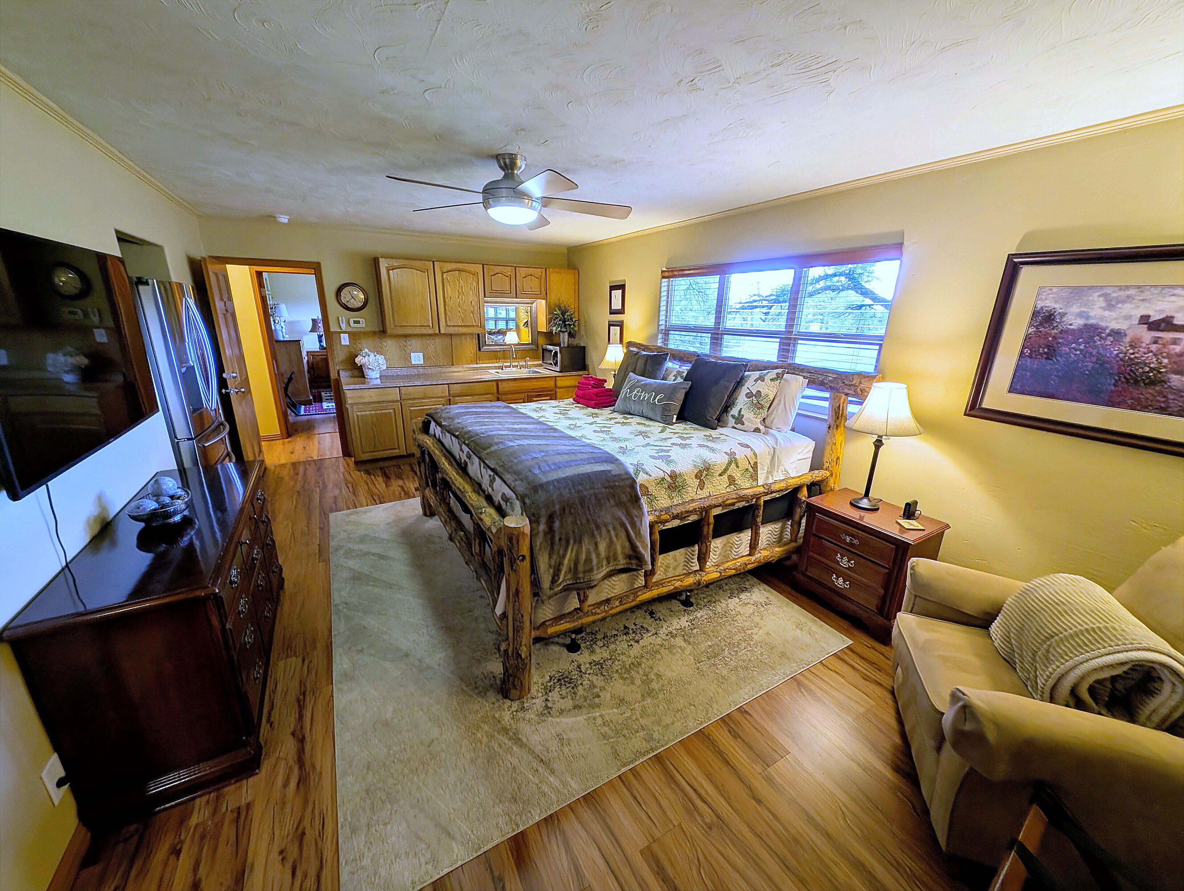 7 bedrooms, desk, iron/ironing board, travel crib