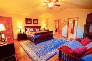 7 室のベッドルーム、デスク、アイロン / アイロン台、旅行用ベビーベッド