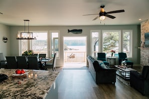 Smart TV, fireplace, DVD player, ping pong - Waterfront Home near Roche Harbor
2-night summer get-a-way? 8/14-8/16 25% off (Friday Harbor)