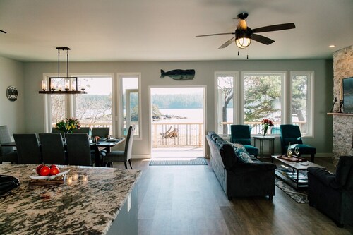 Upouusi räätälöity rantahotelli Picnic Islandin vieressä. Helppo kävelymatka Rochen satamaan