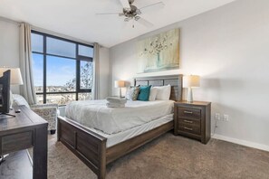 2 soverom, skrivebord, strykejern/-brett og wi-fi (inkludert)