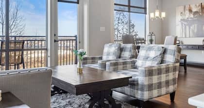 Luxurious Downtown Corner 2 bd 2bth-#220