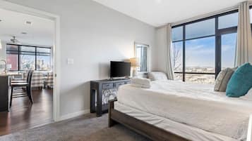 2 bedrooms, desk, iron/ironing board, free WiFi