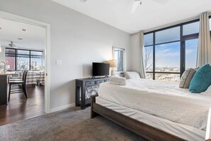 2 bedrooms, desk, iron/ironing board, free WiFi