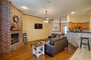 TV, fireplace, books - Space and lots of Comfort with 2,400 sq ft! (Edmond)