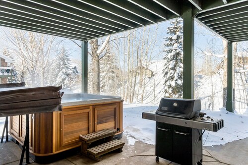 Private Hot Tub, Ground Floor Unit, No Stairs, Garage, Direct Access, Quiet