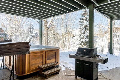 Private Hot Tub, Ground Floor Unit, No Stairs, Garage, Direct Access, Quiet
