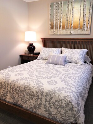 2 bedrooms, iron/ironing board, free WiFi, bed sheets - Downtown Anchorage Deluxe Furnished 2 Bedroom Apartment  (Anchorage)