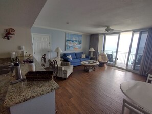 Flat-screen TV - Book Now!! Balcony is right on the beachside. Great view of the Emerald Water! (Panama City Beach)